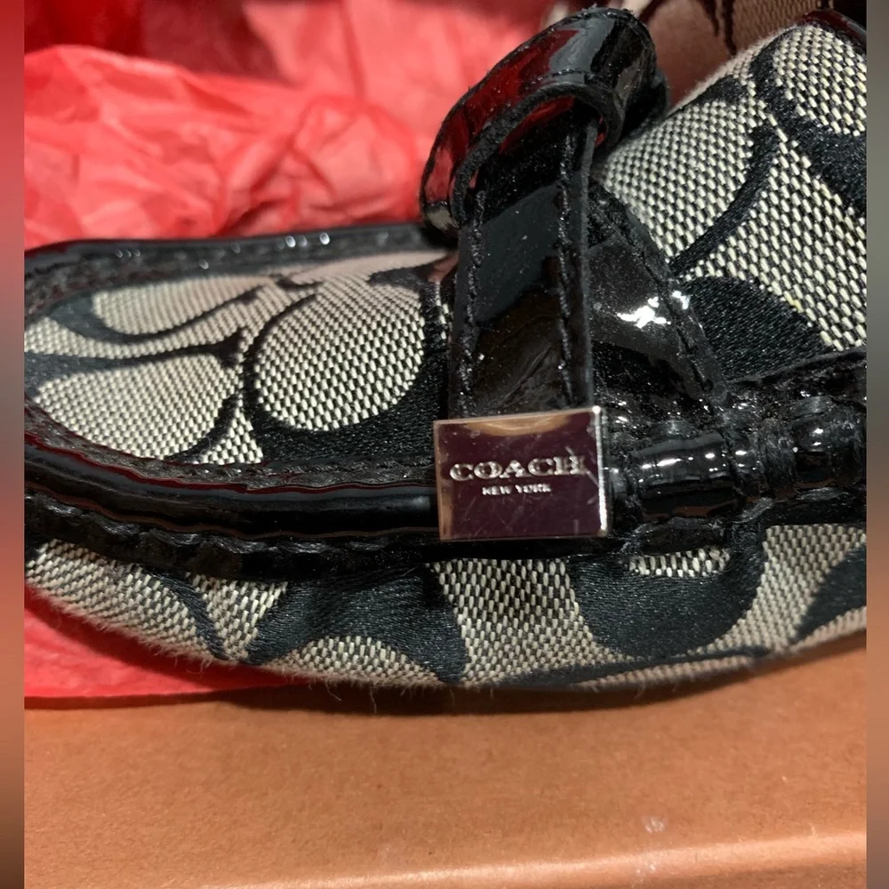 Coach signature black paten leather loafers. Size 8 - Picture 3 of 6